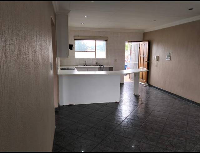 2 BEDROOM TOWNHOUSE FOR SALE IN RACEVIEW